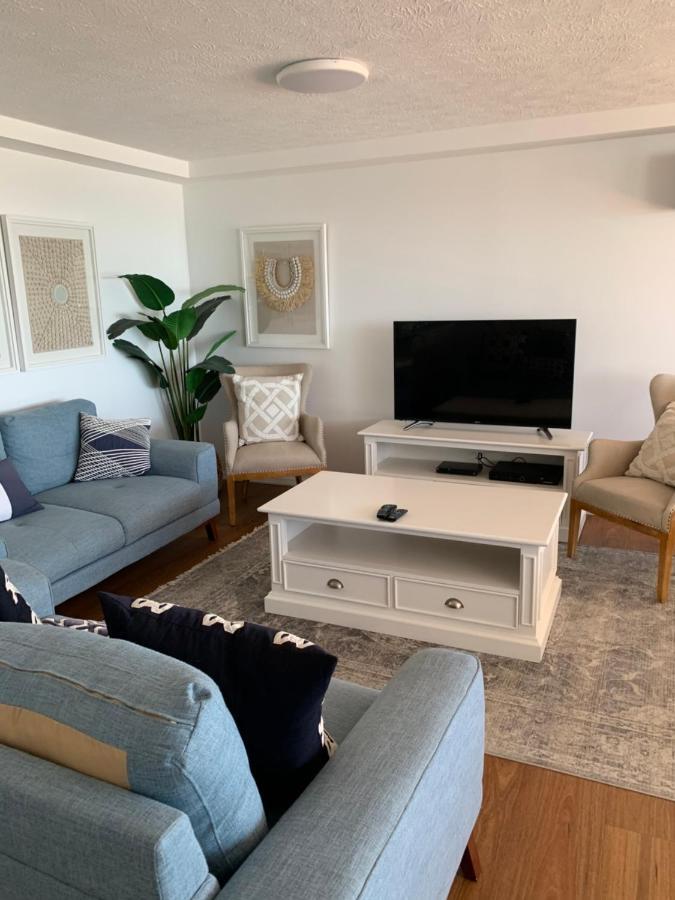 Pacific Regis Beachfront Holiday Apartments Гоулд Коуст Екстериор снимка