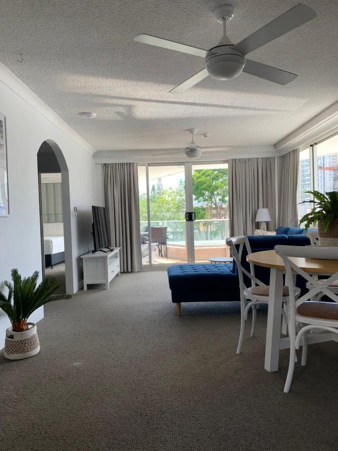 Pacific Regis Beachfront Holiday Apartments Гоулд Коуст Екстериор снимка