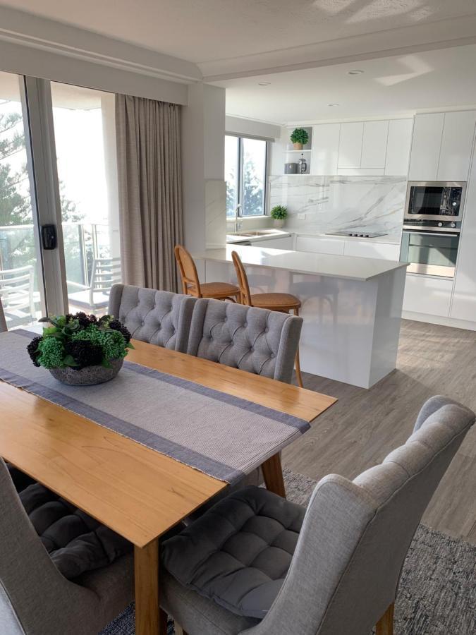 Pacific Regis Beachfront Holiday Apartments Гоулд Коуст Екстериор снимка