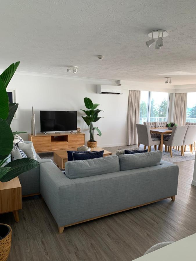 Pacific Regis Beachfront Holiday Apartments Гоулд Коуст Екстериор снимка