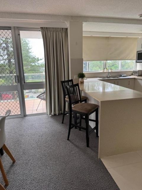 Pacific Regis Beachfront Holiday Apartments Гоулд Коуст Екстериор снимка