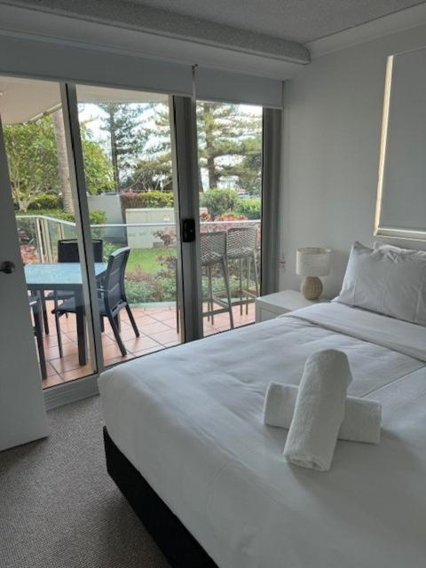 Pacific Regis Beachfront Holiday Apartments Гоулд Коуст Екстериор снимка