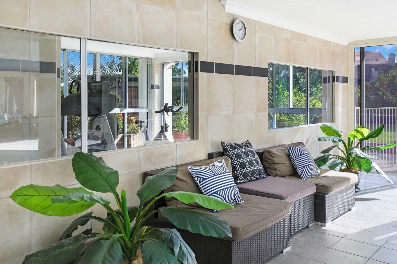 Pacific Regis Beachfront Holiday Apartments Гоулд Коуст Екстериор снимка