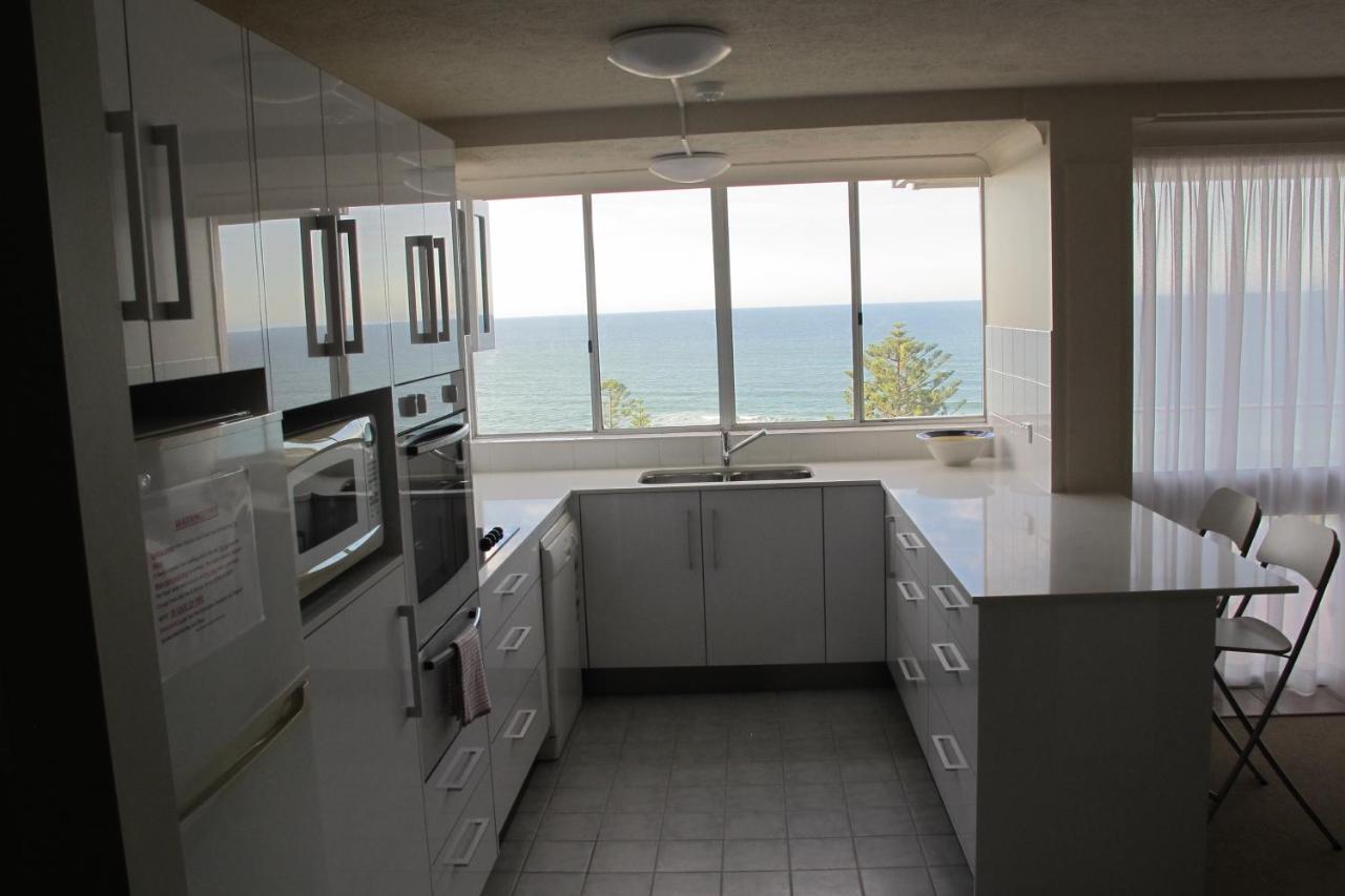 Pacific Regis Beachfront Holiday Apartments Гоулд Коуст Екстериор снимка
